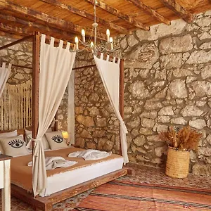 Morisi Avlu Otel Alaçatı