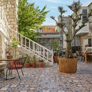 Morisi Avlu Otel Alaçatı
